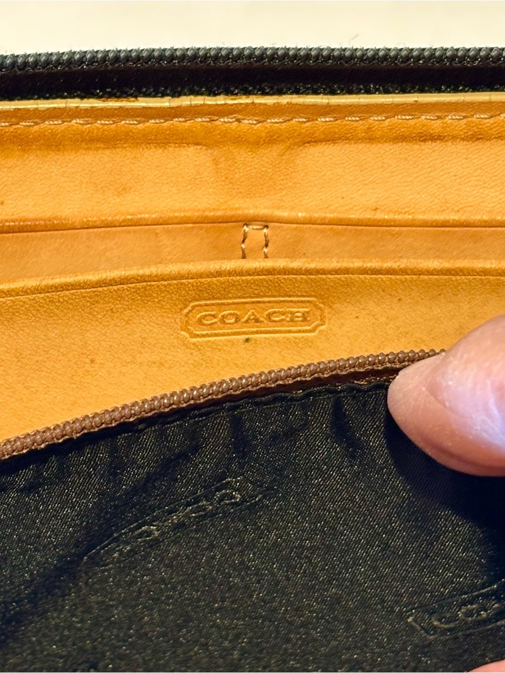Coach Leather ware Black and Gray Signature Zip Around Wallet - Picture 5 of 8
